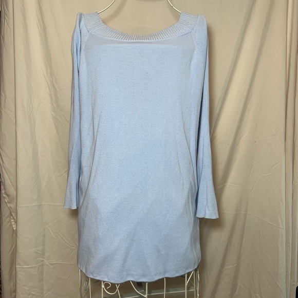 TALBOTS 3/4 Sleeve Top - Light/Baby Blue - Size Medium Petit - Great Condition! - Picture 2 of 7